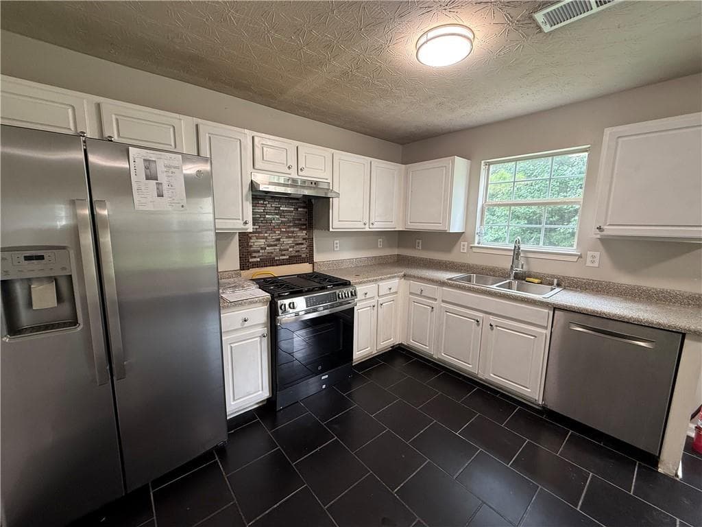 4 bedroom, 3 bathroom, 2,228 sq ft single family residence for sale at 1023 Quail Hunt Drive, Riverdale, GA 30296 — photo 5