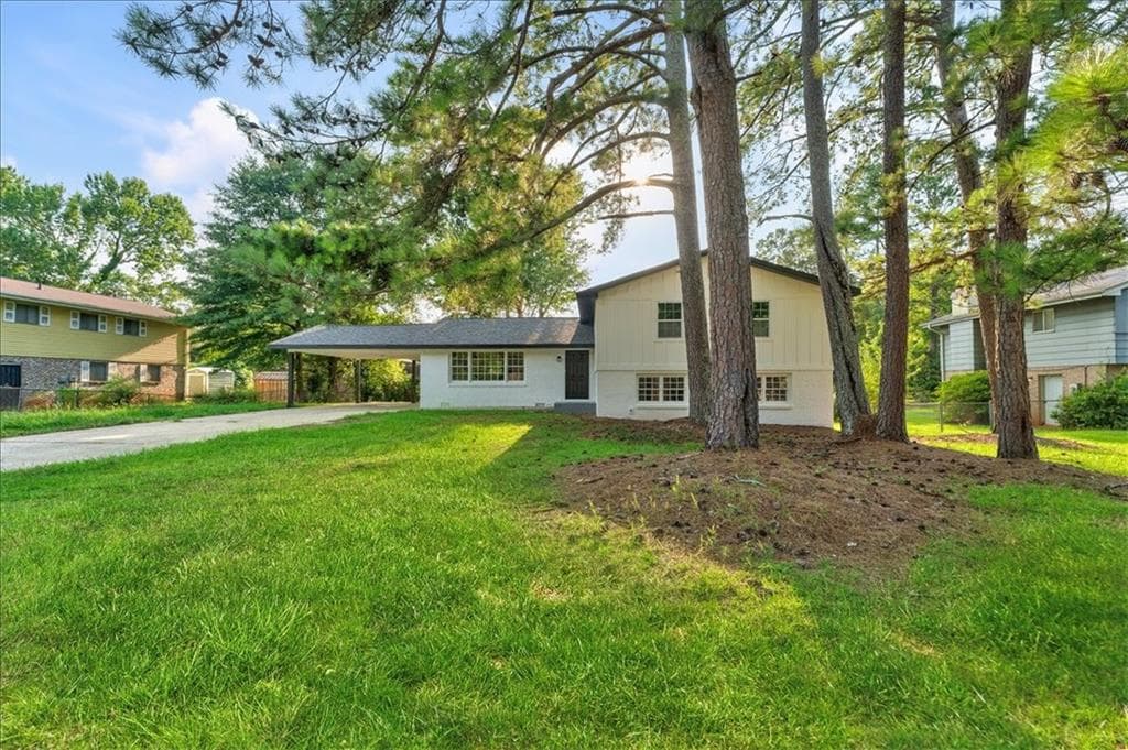 6 bedroom, 3 bathroom, 1,900 sq ft single family residence under contract at 7697 Marabou Lane, Riverdale, GA 30274 — photo 3