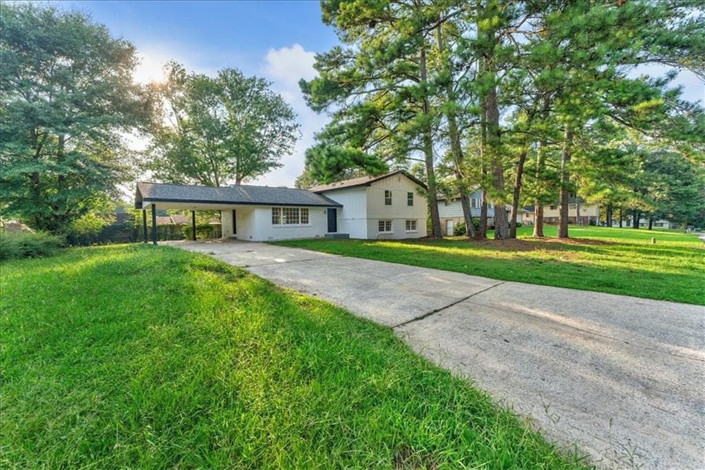 6 bedroom, 3 bathroom, 1,900 sq ft single family residence under contract at 7697 Marabou Lane, Riverdale, GA 30274 — photo 5