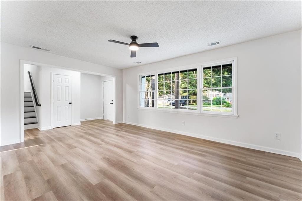 6 bedroom, 3 bathroom, 1,900 sq ft single family residence under contract at 7697 Marabou Lane, Riverdale, GA 30274 — photo 9