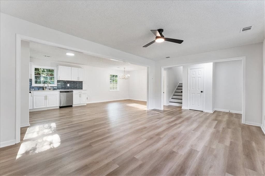 6 bedroom, 3 bathroom, 1,900 sq ft single family residence under contract at 7697 Marabou Lane, Riverdale, GA 30274 — photo 10