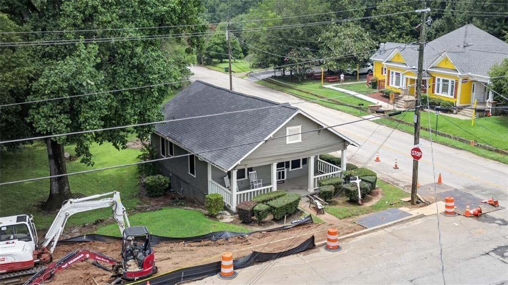 2 bedroom, 1 bathroom, 967 sq ft single family residence for sale at 1070 Forrest Avenue, Stone Mountain, GA 30083 — photo 4
