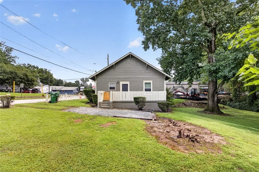 2 bedroom, 1 bathroom, 967 sq ft single family residence for sale at 1070 Forrest Avenue, Stone Mountain, GA 30083 — photo 7