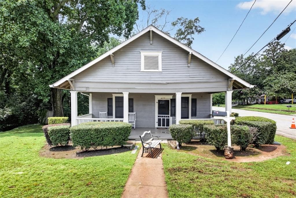 2 bedroom, 1 bathroom, 967 sq ft single family residence for sale at 1070 Forrest Avenue, Stone Mountain, GA 30083