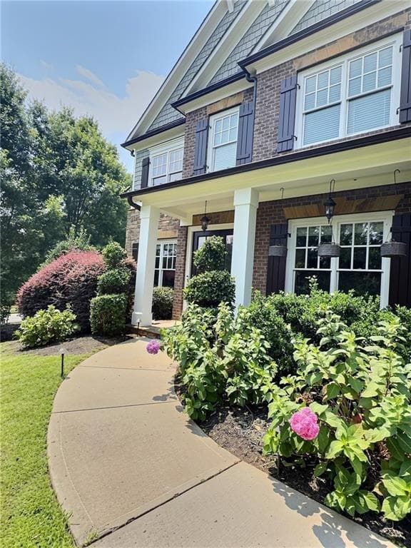5 bedroom, 5 bathroom, 3,678 sq ft single family residence for sale at 940 Lake Charles Drive, Roswell, GA 30075 — photo 2