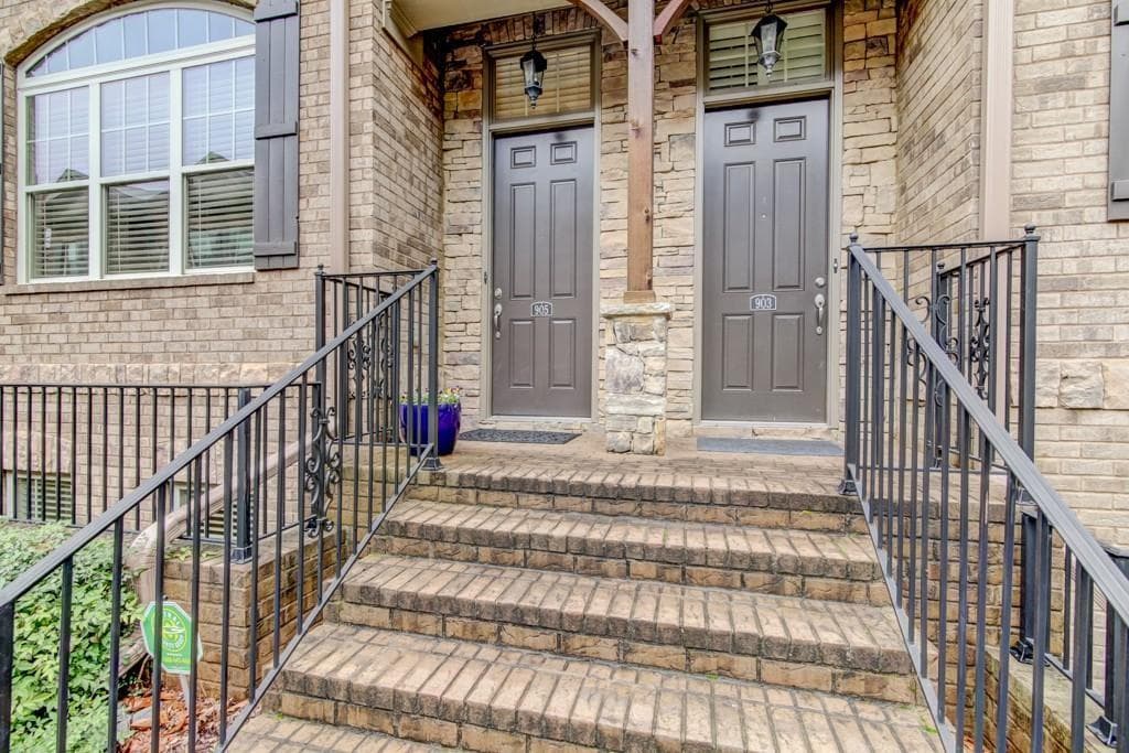 3 bedroom, 4 bathroom, 2,116 sq ft townhouse for rent at 905 Telfair Close, Sandy Springs, GA 30350 for $3,100 a month — photo 3