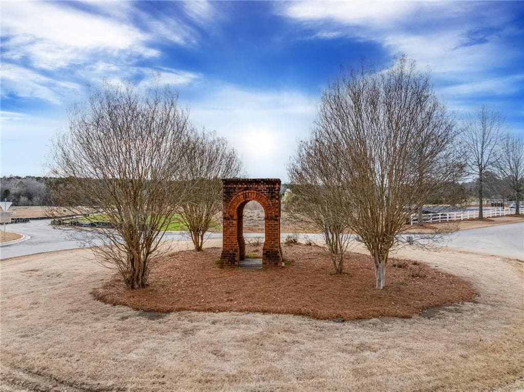 4 bedroom, 3 bathroom, 2,188 sq ft single family residence under contract at 144 Harmony Farms Orchard, Eatonton, GA 31024 — photo 5