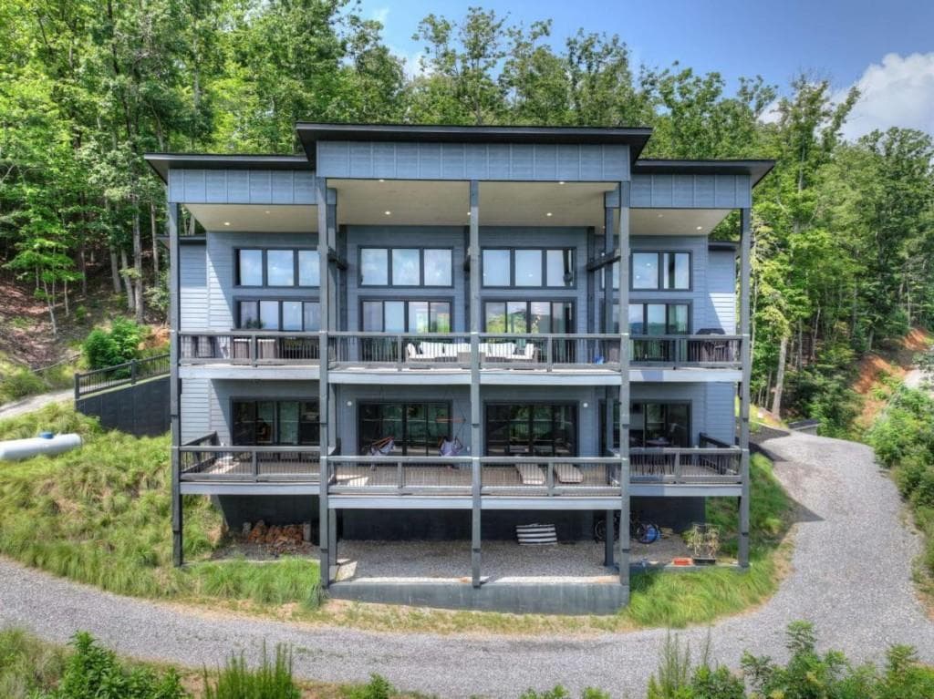 3 bedroom, 4 bathroom, 2,940 sq ft single family residence under contract at 100 Boundless Trail, Morganton, GA 30560 — photo 3