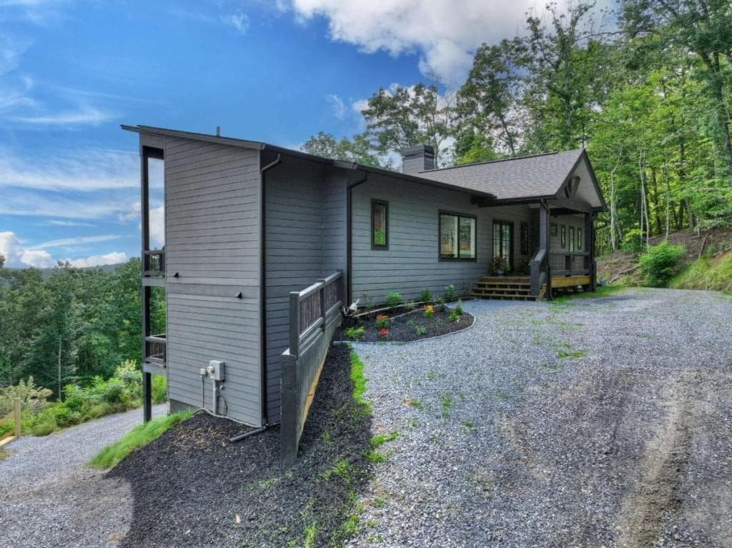 3 bedroom, 4 bathroom, 2,940 sq ft single family residence under contract at 100 Boundless Trail, Morganton, GA 30560 — photo 6