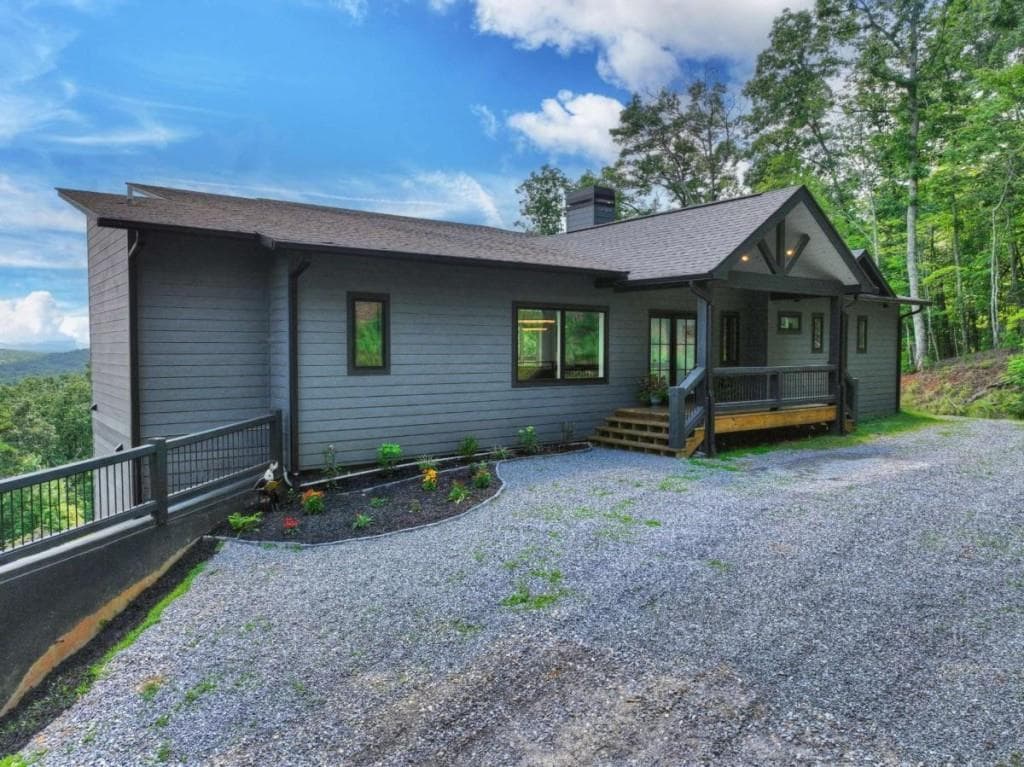3 bedroom, 4 bathroom, 2,940 sq ft single family residence under contract at 100 Boundless Trail, Morganton, GA 30560 — photo 8