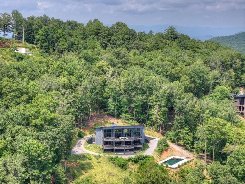 3 bedroom, 4 bathroom, 2,940 sq ft single family residence under contract at 100 Boundless Trail, Morganton, GA 30560 — photo 9