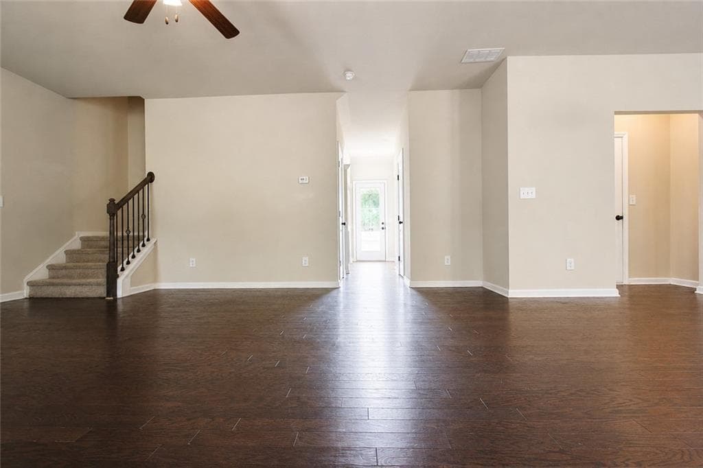 4 bedroom, 3 bathroom, 2,269 sq ft single family residence for rent at 5817 Park Point, Flowery Branch, GA 30542 for $2,300 a month — photo 2