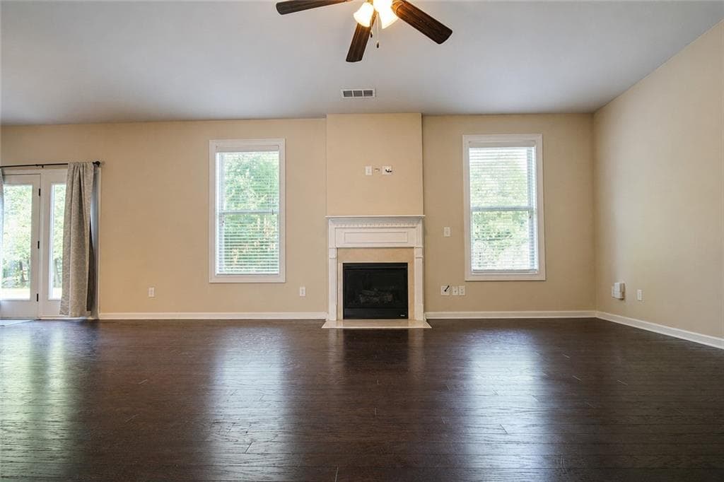 4 bedroom, 3 bathroom, 2,269 sq ft single family residence for rent at 5817 Park Point, Flowery Branch, GA 30542 for $2,300 a month — photo 4