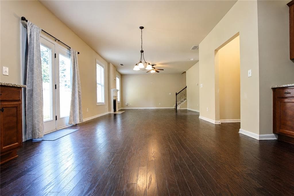 4 bedroom, 3 bathroom, 2,269 sq ft single family residence for rent at 5817 Park Point, Flowery Branch, GA 30542 for $2,300 a month — photo 5