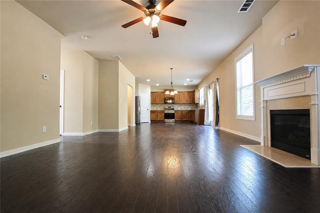 4 bedroom, 3 bathroom, 2,269 sq ft single family residence for rent at 5817 Park Point, Flowery Branch, GA 30542 for $2,300 a month — photo 8