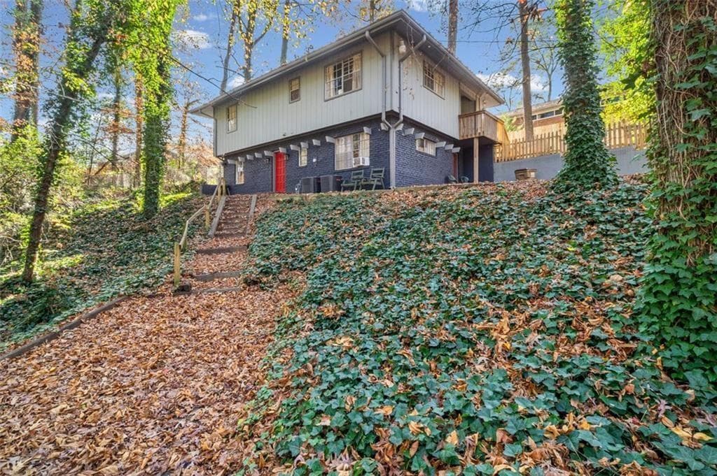 2 bedroom, 1 bathroom, 1,937 sq ft single family residence for rent at 1450 Shadowbrook Drive, Marietta, GA 30062 for $1,600 a month — photo 1 of 14