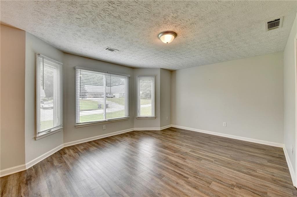 4 bedroom, 3 bathroom, 2,499 sq ft single family residence for sale at 2300 Huntington Drive, Loganville, GA 30052 — photo 4