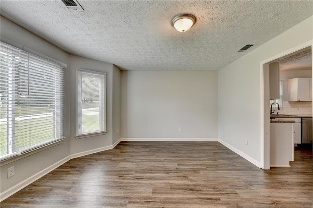 4 bedroom, 3 bathroom, 2,499 sq ft single family residence for sale at 2300 Huntington Drive, Loganville, GA 30052 — photo 5
