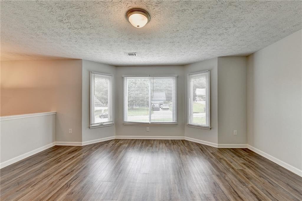 4 bedroom, 3 bathroom, 2,499 sq ft single family residence for sale at 2300 Huntington Drive, Loganville, GA 30052 — photo 6