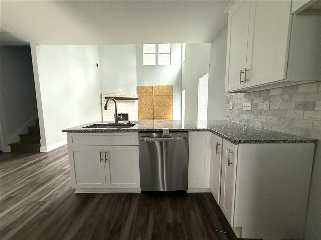 5 bedroom, 4 bathroom, 2,692 sq ft single family residence for sale at 2148 Lilac Lane, Decatur, GA 30032 — photo 3
