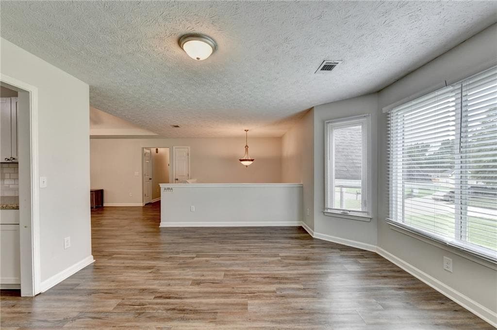 4 bedroom, 3 bathroom, 2,499 sq ft single family residence for sale at 2300 Huntington Drive, Loganville, GA 30052 — photo 7