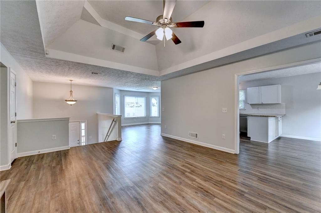 4 bedroom, 3 bathroom, 2,499 sq ft single family residence for sale at 2300 Huntington Drive, Loganville, GA 30052 — photo 8
