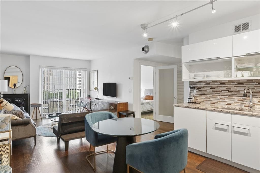 1 bedroom, 1 bathroom, 750 sq ft condominium for rent at 199 14th Street 1109, Atlanta, GA 30309 for $1,995 a month — photo 1 of 27