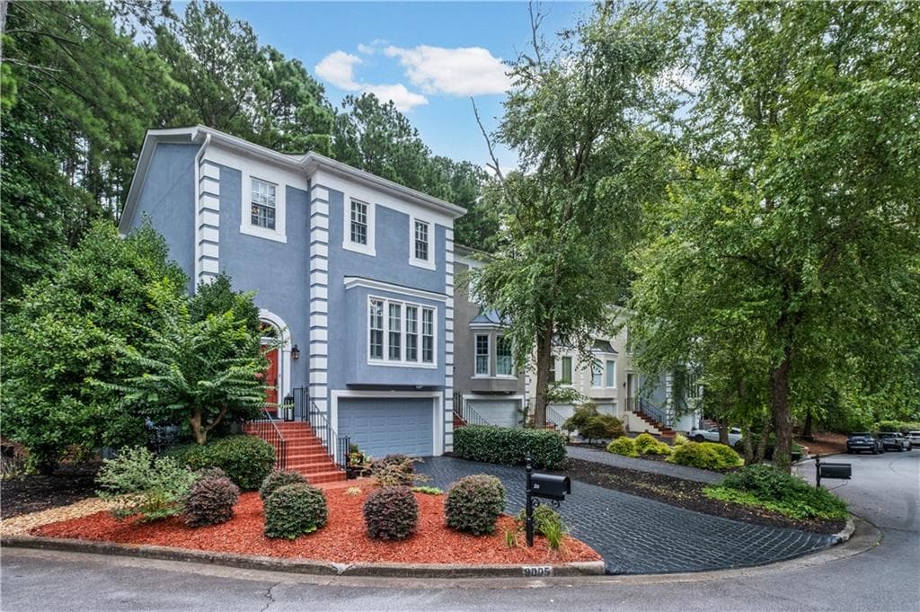 3 bedroom, 4 bathroom, 1,754 sq ft townhouse for sale at 9005 Niblick Drive, Alpharetta, GA 30022 — photo 1 of 48