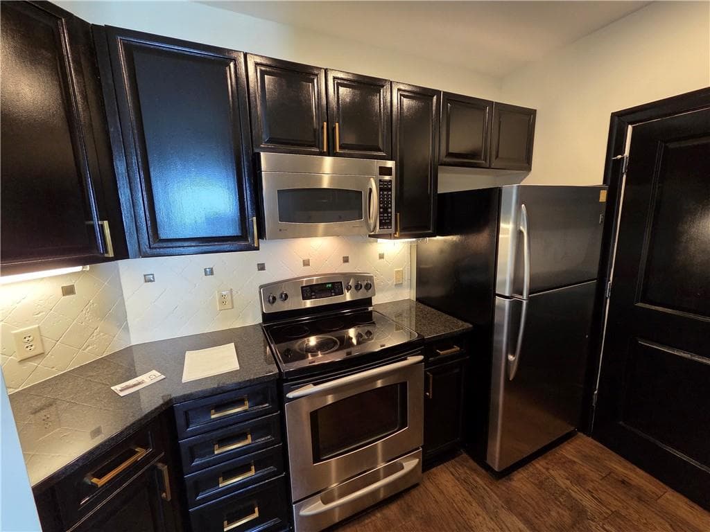 1 bedroom, 1 bathroom, 869 sq ft condominium for rent at 325 E Paces Ferry Road 2104, Atlanta, GA 30305 for $1,695 a month — photo 4