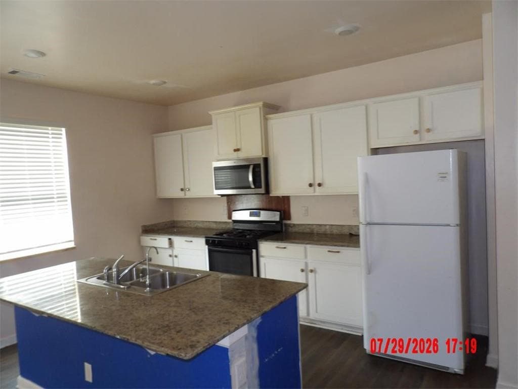 4 bedroom, 3 bathroom, 2,248 sq ft single family residence for sale at 5537 Barberry Avenue, Oakwood, GA 30566 — photo 4