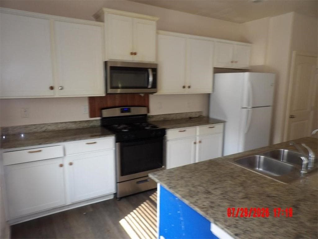 4 bedroom, 3 bathroom, 2,248 sq ft single family residence for sale at 5537 Barberry Avenue, Oakwood, GA 30566 — photo 5