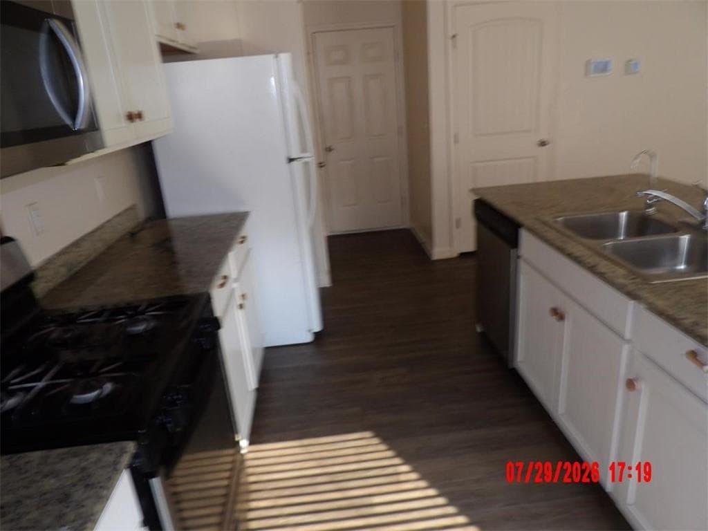 4 bedroom, 3 bathroom, 2,248 sq ft single family residence for sale at 5537 Barberry Avenue, Oakwood, GA 30566 — photo 6