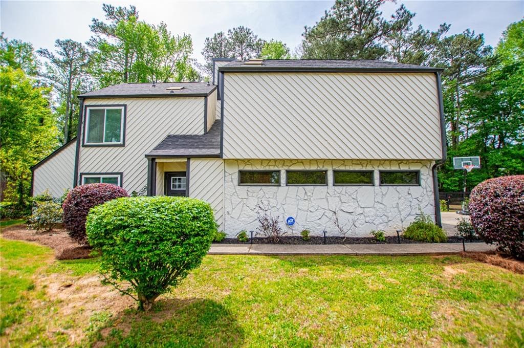 3 bedroom, 3 bathroom, 2,188 sq ft single family residence for sale at 3702 Hembree Lane, Marietta, GA 30062 — photo 1 of 29