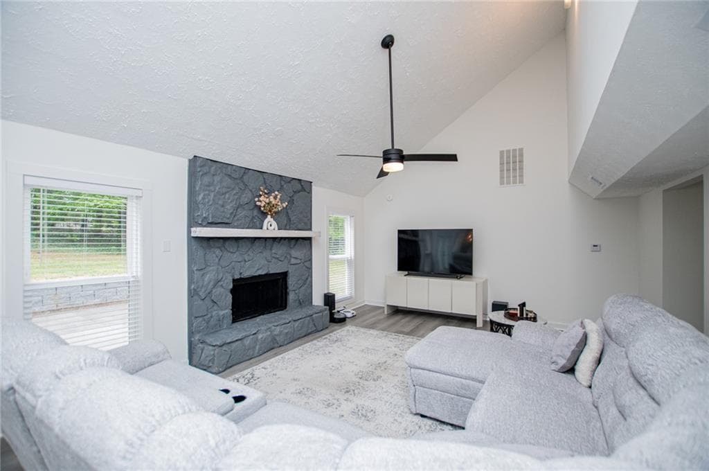 3 bedroom, 3 bathroom, 2,188 sq ft single family residence for sale at 3702 Hembree Lane, Marietta, GA 30062 — photo 2