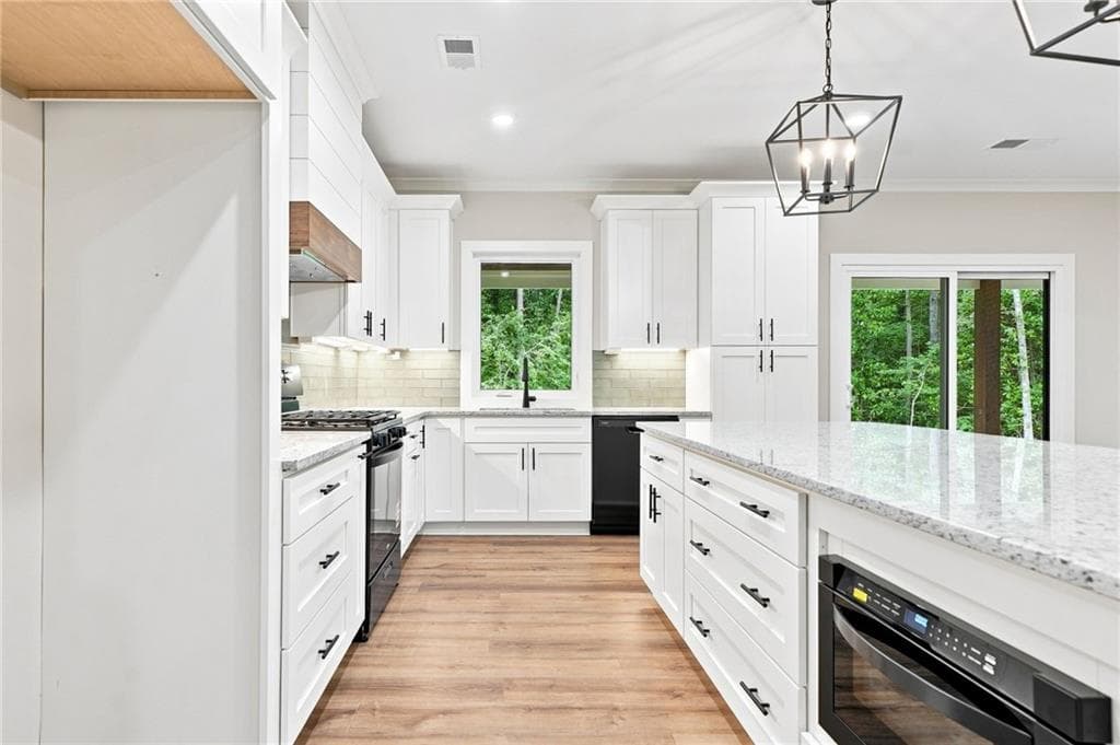 3 bedroom, 2 bathroom, 1,627 sq ft single family residence for sale at 647 S McCollum Drive, Canton, GA 30114 — photo 6