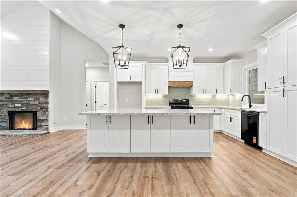 3 bedroom, 2 bathroom, 1,627 sq ft single family residence for sale at 647 S McCollum Drive, Canton, GA 30114 — photo 7