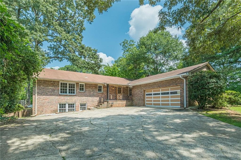 4 bedroom, 3 bathroom, 1,706 sq ft single family residence under contract at 3294 Old Jonesboro Road, Hapeville, GA 30354