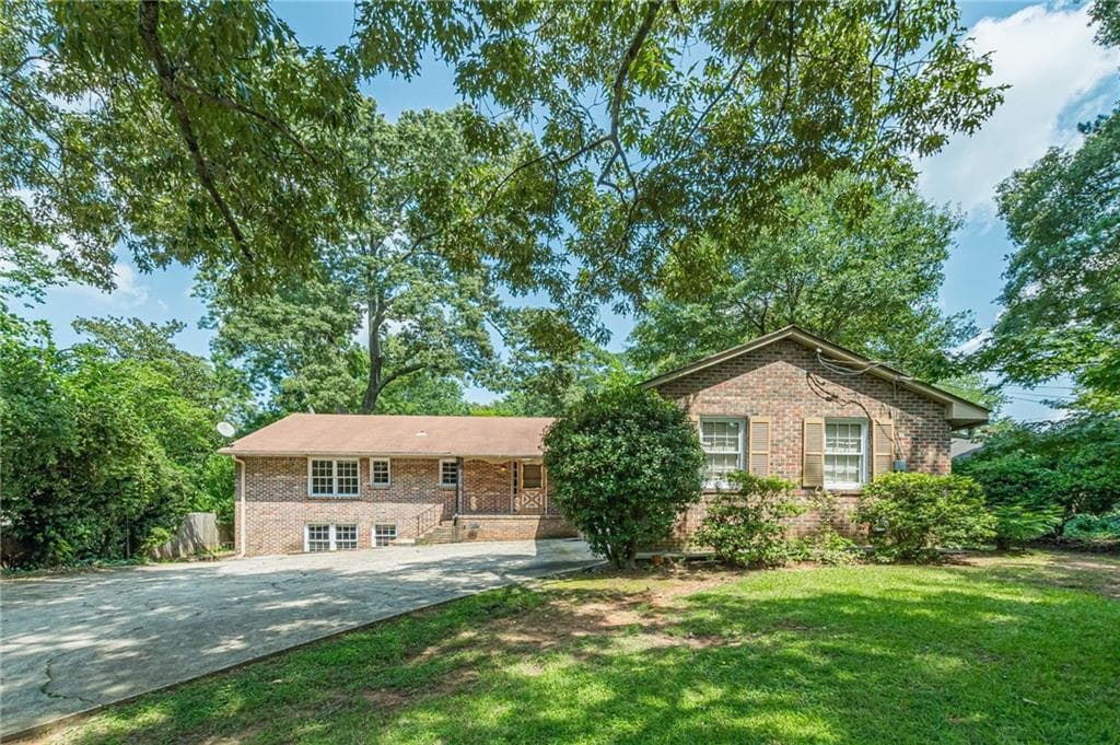 4 bedroom, 3 bathroom, 1,706 sq ft single family residence under contract at 3294 Old Jonesboro Road, Hapeville, GA 30354 — photo 2