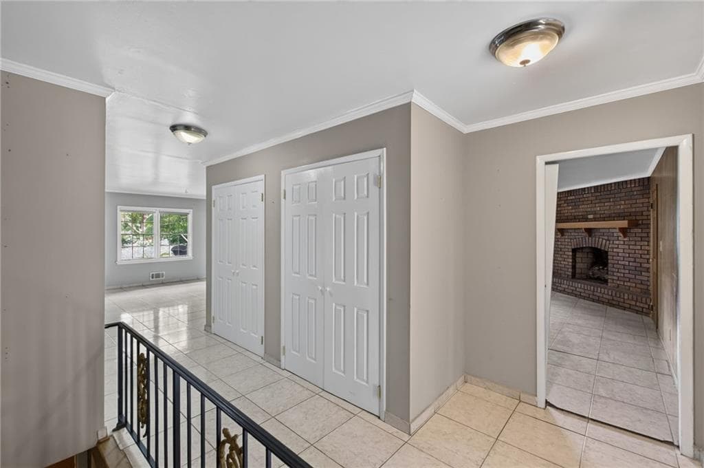 4 bedroom, 3 bathroom, 1,706 sq ft single family residence under contract at 3294 Old Jonesboro Road, Hapeville, GA 30354 — photo 5