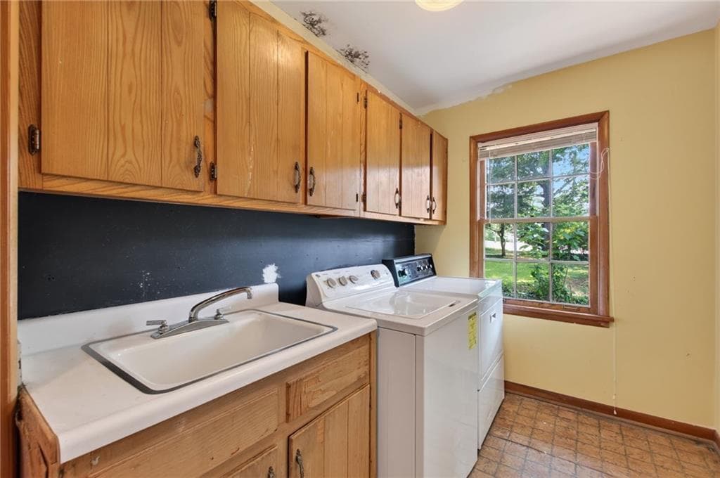 4 bedroom, 3 bathroom, 1,706 sq ft single family residence under contract at 3294 Old Jonesboro Road, Hapeville, GA 30354 — photo 10