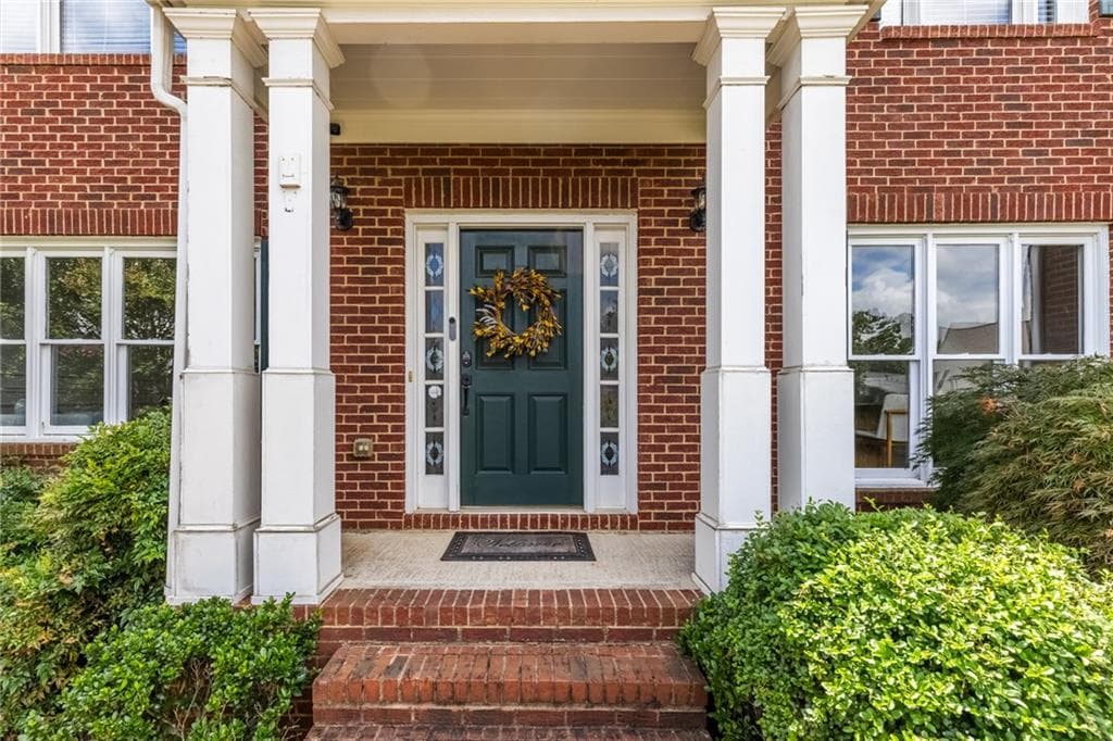 7 bedroom, 4 bathroom, 4,727 sq ft single family residence for sale at 2630 Stonehill Drive, Cumming, GA 30041 — photo 4