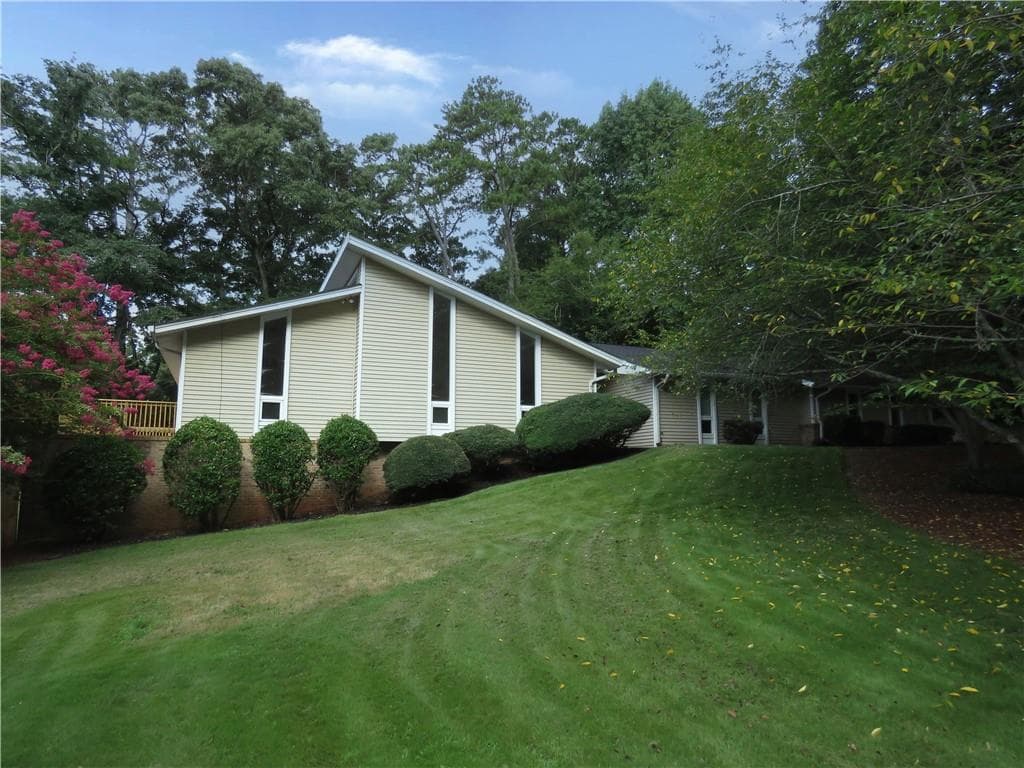 4 bedroom, 4 bathroom, 3,207 sq ft single family residence for sale at 2079 Silversmith Lane, Stone Mountain, GA 30087 — photo 2