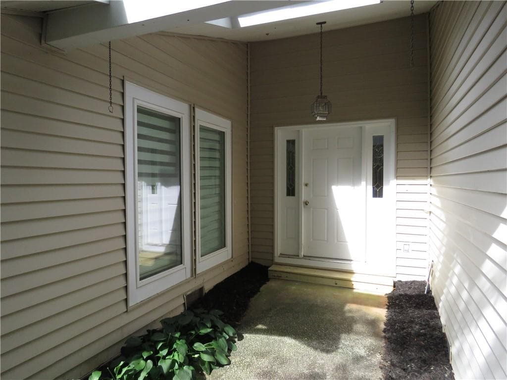4 bedroom, 4 bathroom, 3,207 sq ft single family residence for sale at 2079 Silversmith Lane, Stone Mountain, GA 30087 — photo 4