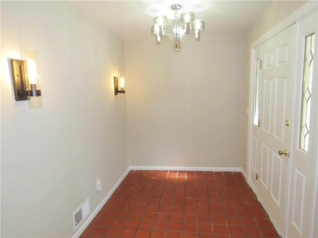 4 bedroom, 4 bathroom, 3,207 sq ft single family residence for sale at 2079 Silversmith Lane, Stone Mountain, GA 30087 — photo 5