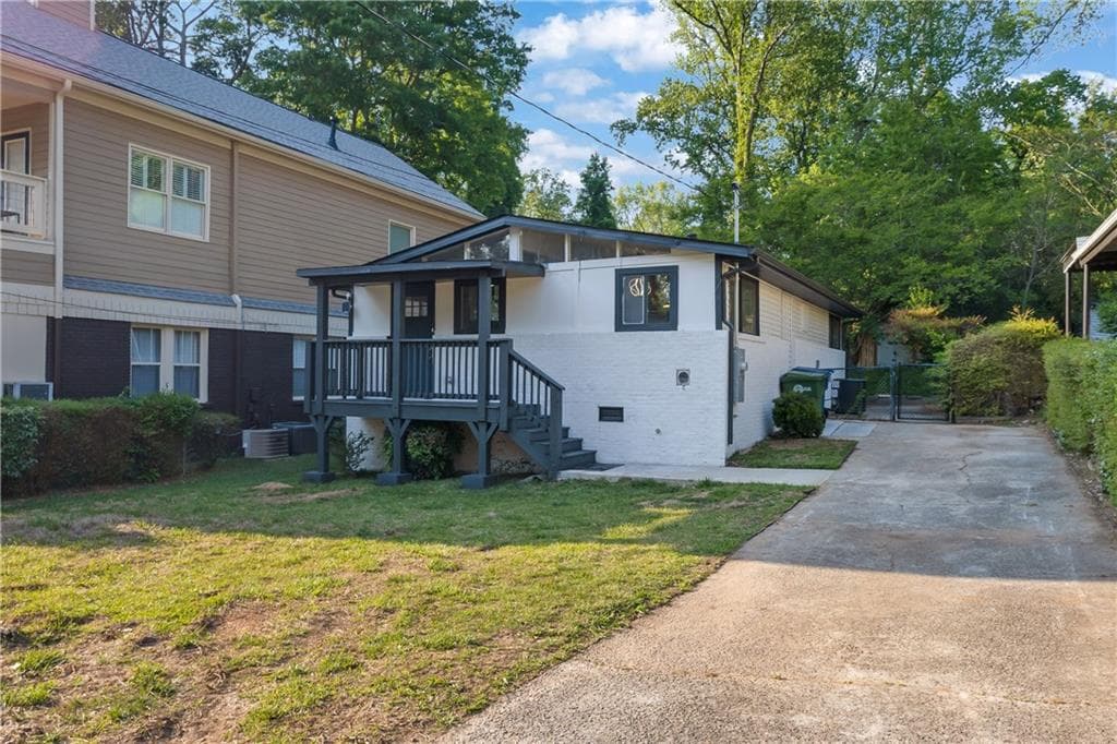 3 bedroom, 2 bathroom, 1,235 sq ft single family residence for sale at 1735 Alvarado Terrace, Atlanta, GA 30310 — photo 1 of 16