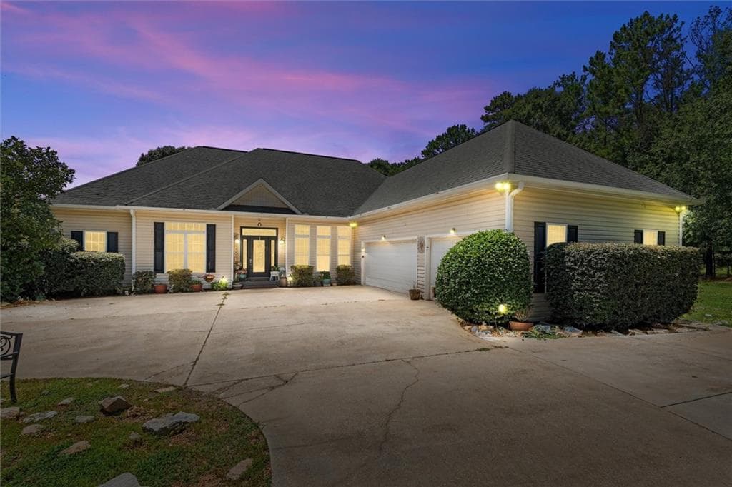 6 bedroom, 4 bathroom, 5,082 sq ft single family residence under contract at 900 Old Four Notch Road, Whitesburg, GA 30185