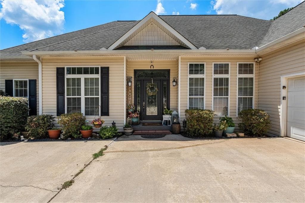 6 bedroom, 4 bathroom, 5,082 sq ft single family residence under contract at 900 Old Four Notch Road, Whitesburg, GA 30185 — photo 2