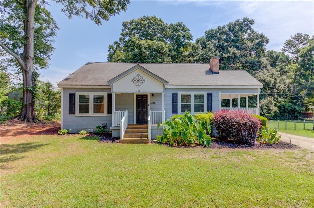 2 bedroom, 1 bathroom, 1,190 sq ft single family residence for sale at 170 Shields Street, Winder, GA 30680 — photo 1 of 27