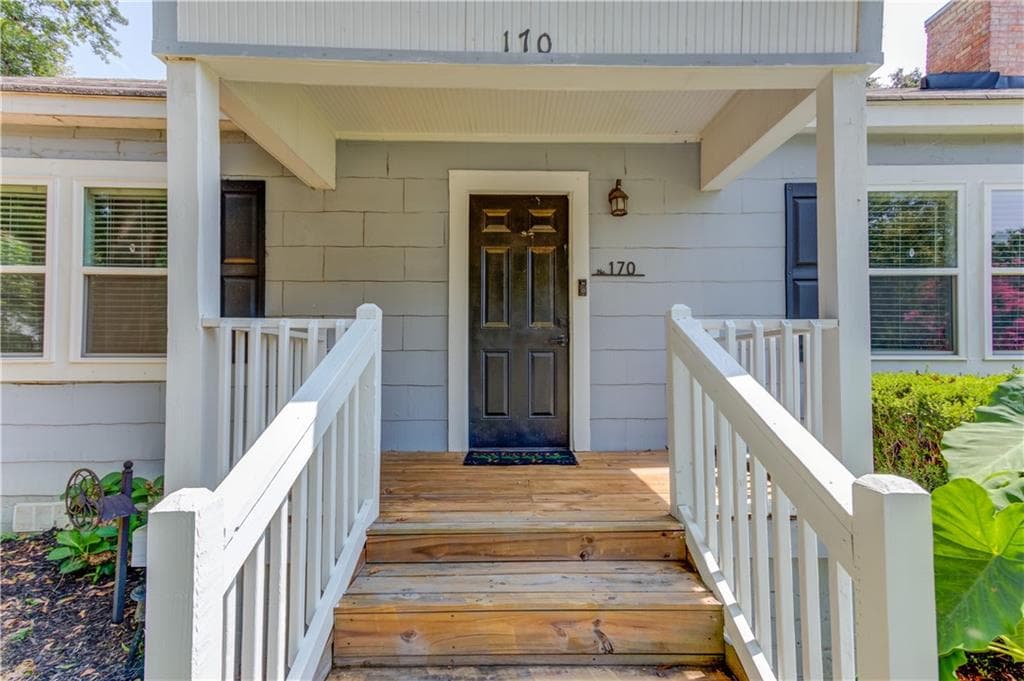2 bedroom, 1 bathroom, 1,190 sq ft single family residence for sale at 170 Shields Street, Winder, GA 30680 — photo 2