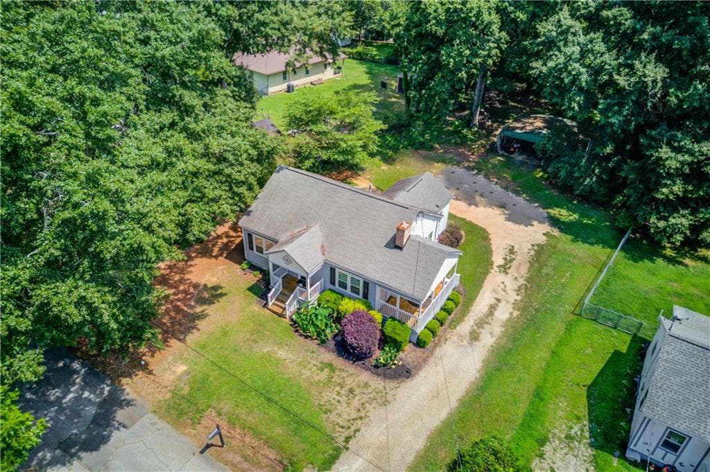 2 bedroom, 1 bathroom, 1,190 sq ft single family residence for sale at 170 Shields Street, Winder, GA 30680 — photo 3